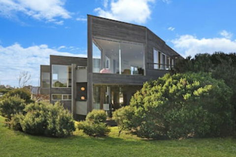 Whispers - Darwin Holiday 0