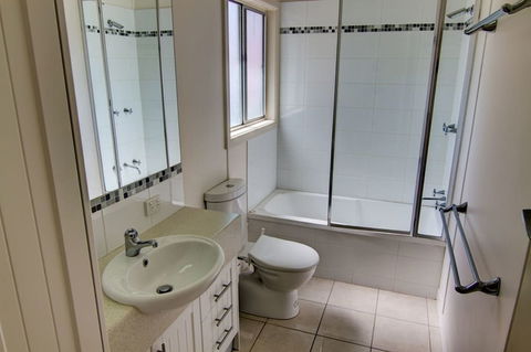 Henny's Of Merimbula - Darwin Holiday 5