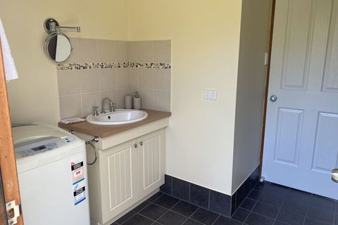 Manyat Peak Cottages - Darwin Holiday 5