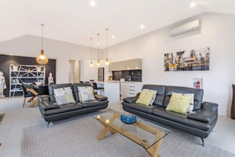 Chimneys On Bank - Darwin Holiday 0