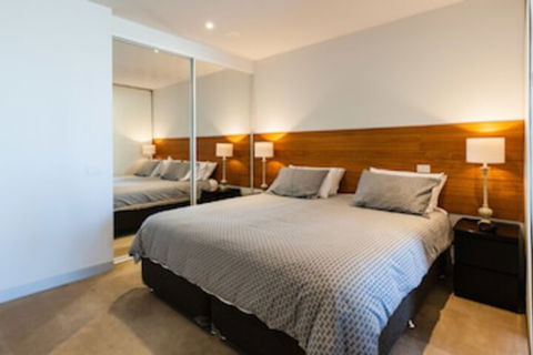 MILES, 1BDR Melbourne Apartment - Darwin Holiday 0
