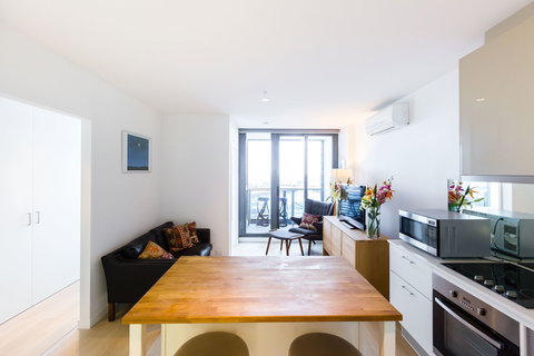 EVA, 1BDR Melbourne Apartment - Darwin Holiday 3