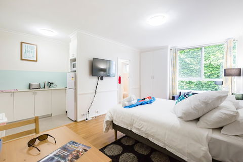 GENIE, 1BDR East Melbourne Studio - Darwin Holiday 1
