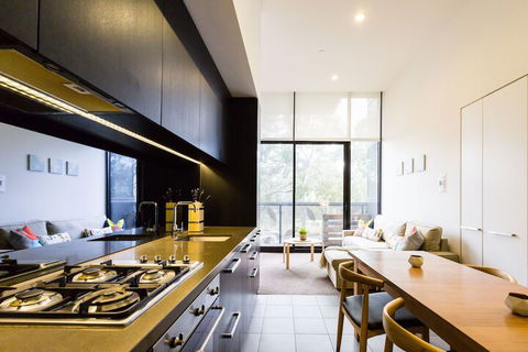 GEORGE, 1BDR North Melbourne Apartment - Darwin Holiday 4