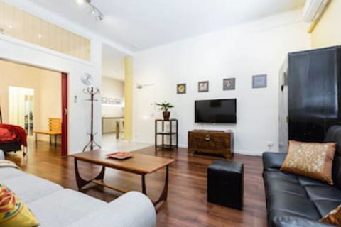ARCHIE, 1BDR Melbourne Apartment - Darwin Holiday 0