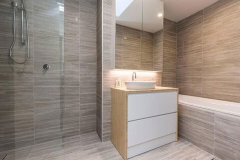 Executive 2 Storey Apartment With Pool - Darwin Holiday 2