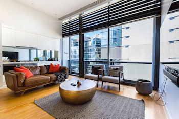 EVAN, 1BDR Southbank Apartment - Darwin Holiday 0