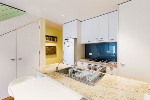 ALEXANDER, 2BDR South Melbourne House - Darwin Holiday 2