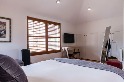 VERA, 1BDR South Melbourne Apartment - Darwin Holiday 0