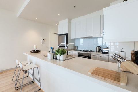 LENA, 2BDR Southbank Apartment - Darwin Holiday 2