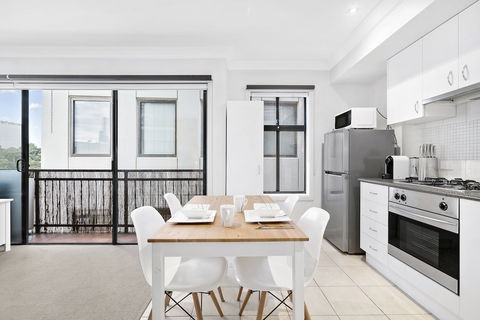 SIENNA, 1BDR South Melbourne Apartment - Darwin Holiday 1