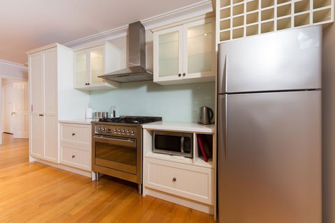 Lovely 5BR House Walk To Train And Shops - Darwin Holiday 4