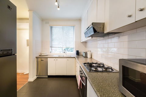 SELENA, 2BDR South Yarra Apartment - Darwin Holiday 1