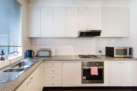 SELENA, 2BDR South Yarra Apartment - Darwin Holiday 2