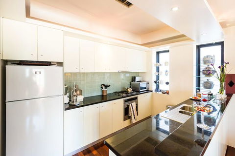BELLE, 2BDR Melbourne Apartment - Darwin Holiday 6