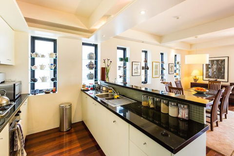 BELLE, 2BDR Melbourne Apartment - Darwin Holiday 5