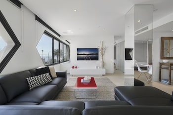 ELAINE, 2BDR St.Kilda Apartment - Darwin Holiday 0