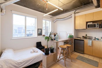 LUCINDA, Carlton Studio Apartment - Darwin Holiday 0