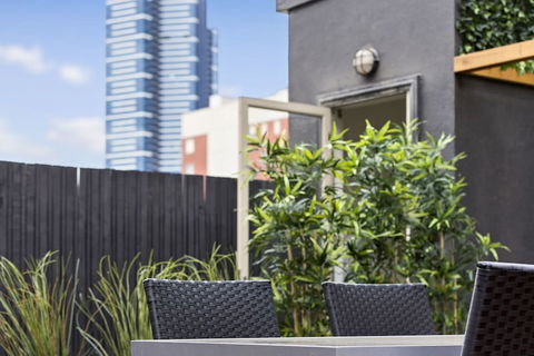 AERIN, 2BDR Melbourne Apartment - Darwin Holiday 3