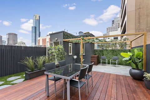 AERIN, 2BDR Melbourne Apartment - Darwin Holiday 5