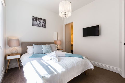 AERIN, 2BDR Melbourne Apartment - Darwin Holiday 0