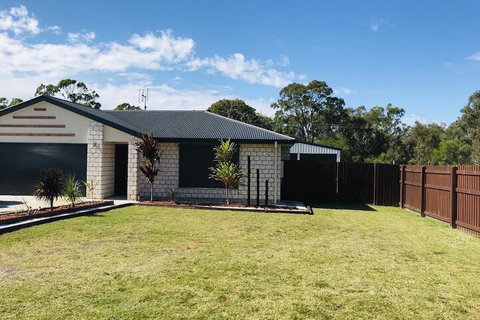 Hervey Bay Holiday Home - Darwin Holiday 1