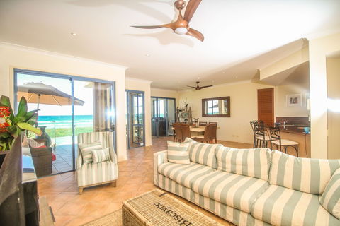 Absolute Beachfront Holiday House - Darwin Holiday 5