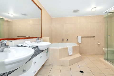 Arlington Apartments - Darwin Holiday 6