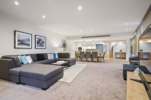 Edgewater Penthouse - Darwin Holiday 3