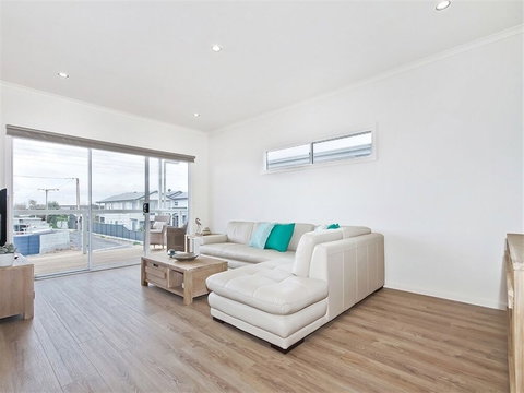 Seas The Day - Darwin Holiday 0