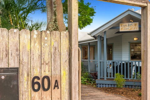 Barefoot Lane - Darwin Holiday 1