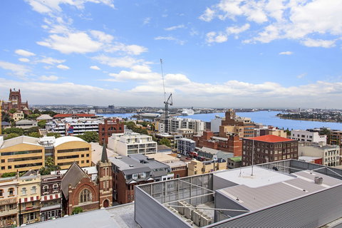 Astra Apartments Newcastle East - Darwin Holiday 6