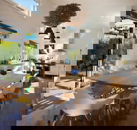 Allegro - Darwin Holiday