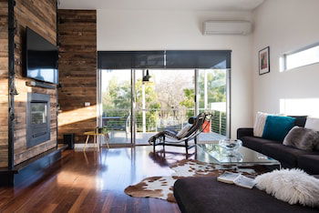 Harlequin - Darwin Holiday 0