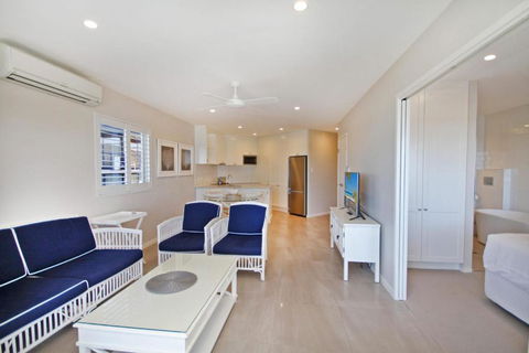 Coolum Baywatch Luxury Style Penthouse Linen Included WIFI 500 Bond - Darwin Holiday 2
