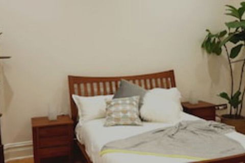 Stay On Sussex - Darwin Holiday 0