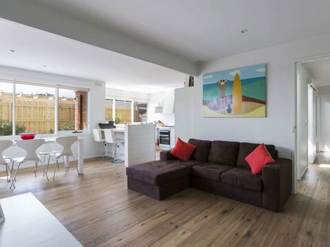 Iluka Stroll To Tyrone Foreshore - Darwin Holiday 0