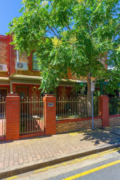 Adelaide Style Accommodation Near City - Darwin Holiday 0