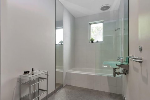 Contemporary Townhouse In Adelaide City - Darwin Holiday 3