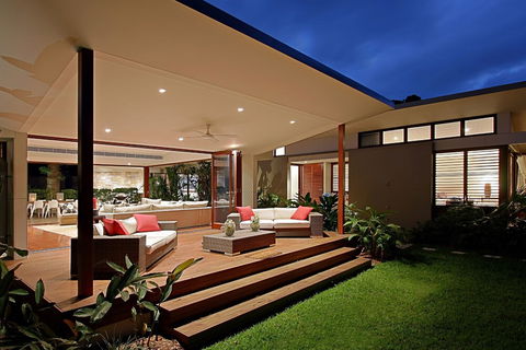 Barefoot At Broken - Darwin Holiday 5