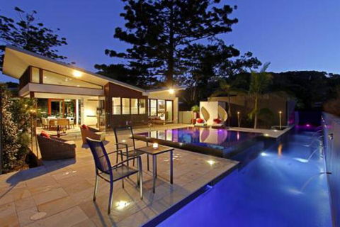 Barefoot At Broken - Darwin Holiday 0