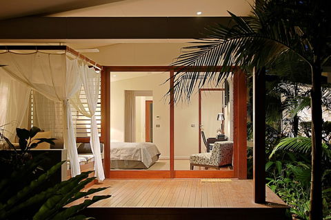 Barefoot At Broken - Darwin Holiday 4