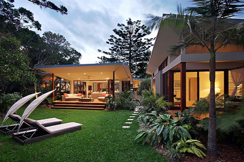 Barefoot At Broken - Darwin Holiday 7