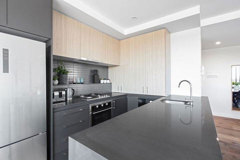 Spacious Urban Oasis In Central Location - Darwin Holiday 5