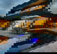 C-Escape - Darwin Holiday