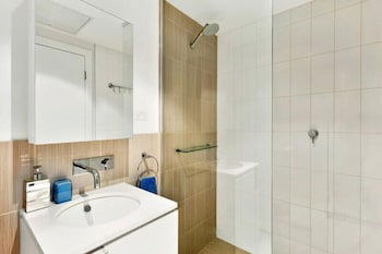 Premier Stays Melbourne - Darwin Holiday 0