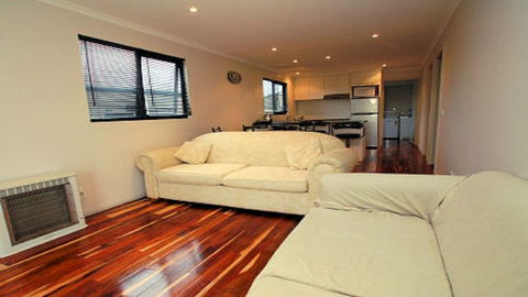 Glenaire Apartments At Meredith - Darwin Holiday 1