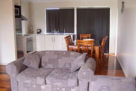 Glenaire Apartments At Meredith - Darwin Holiday 0
