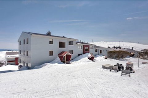 Lawlers 32 - Darwin Holiday 0