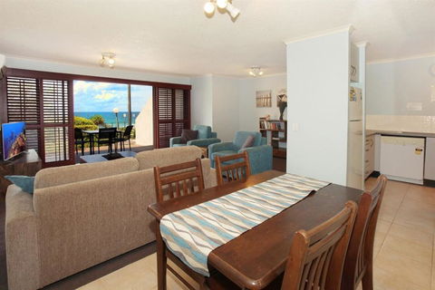 Unit 2 Biriny Lodge 1686 1689 David Low Way Coolum Beach - Darwin Holiday 2